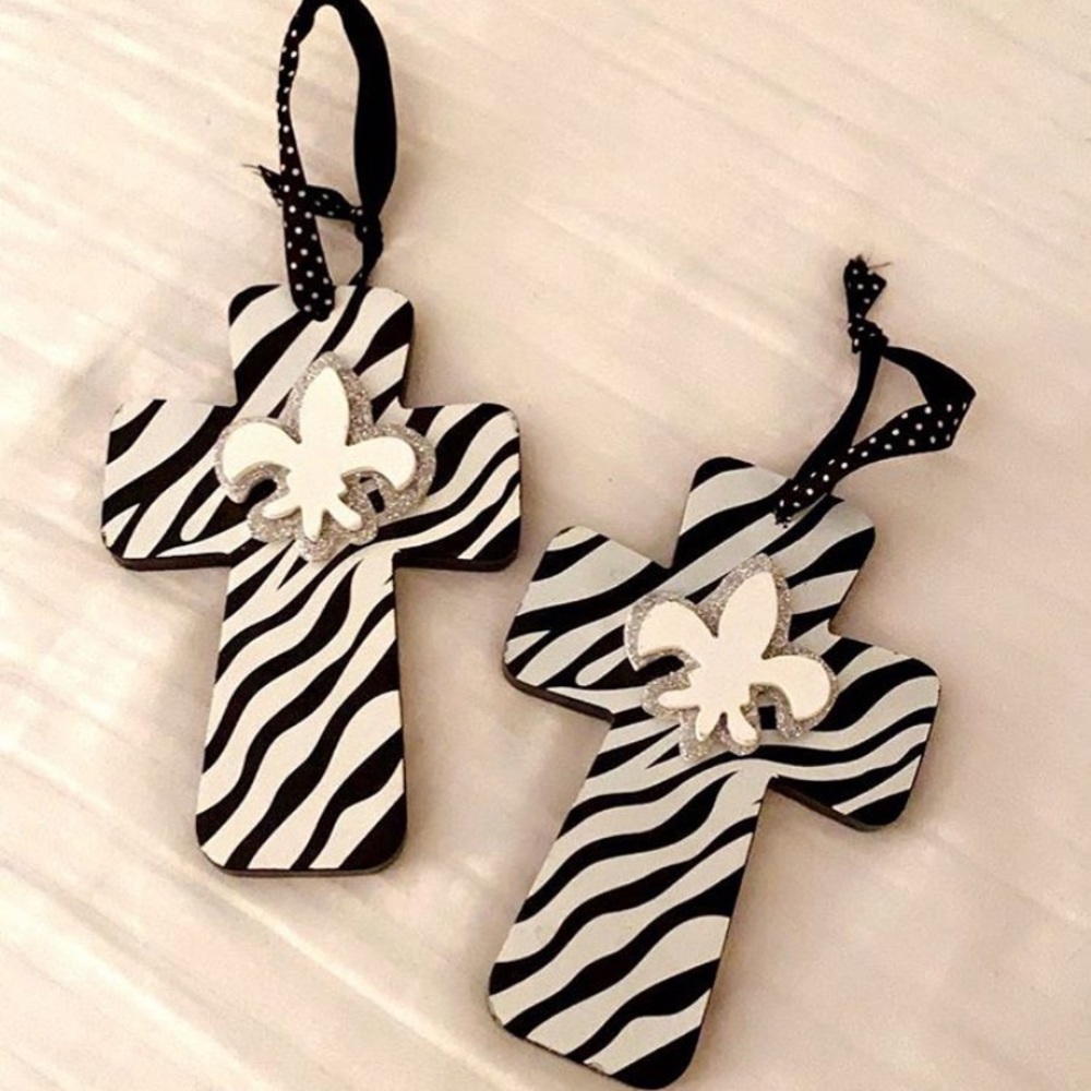 Cute crosses to hang!